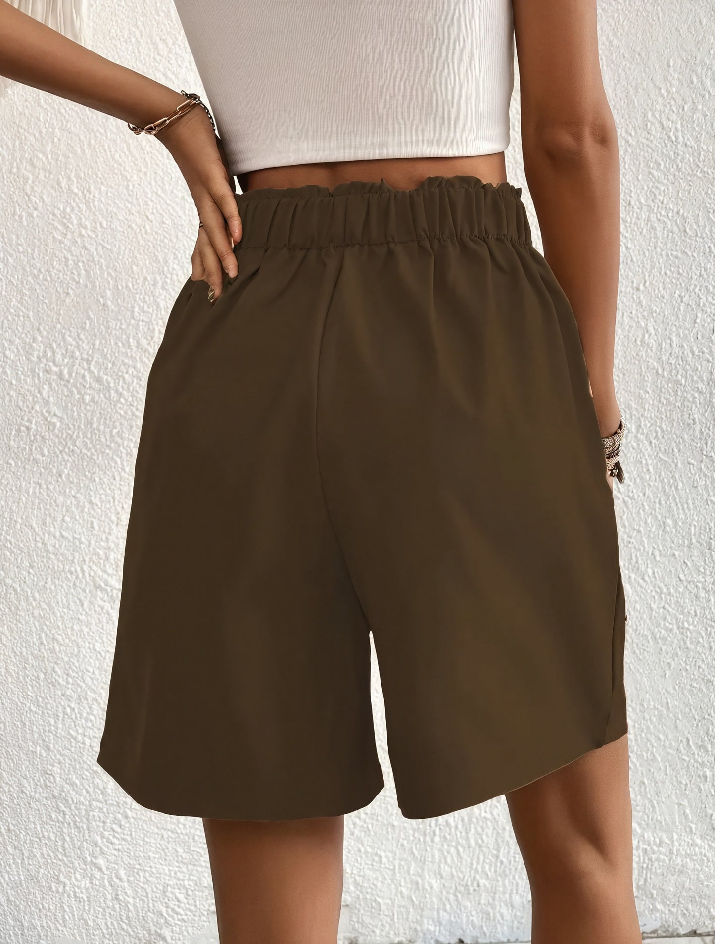Weite High-Waist Shorts mit Knopfdetail