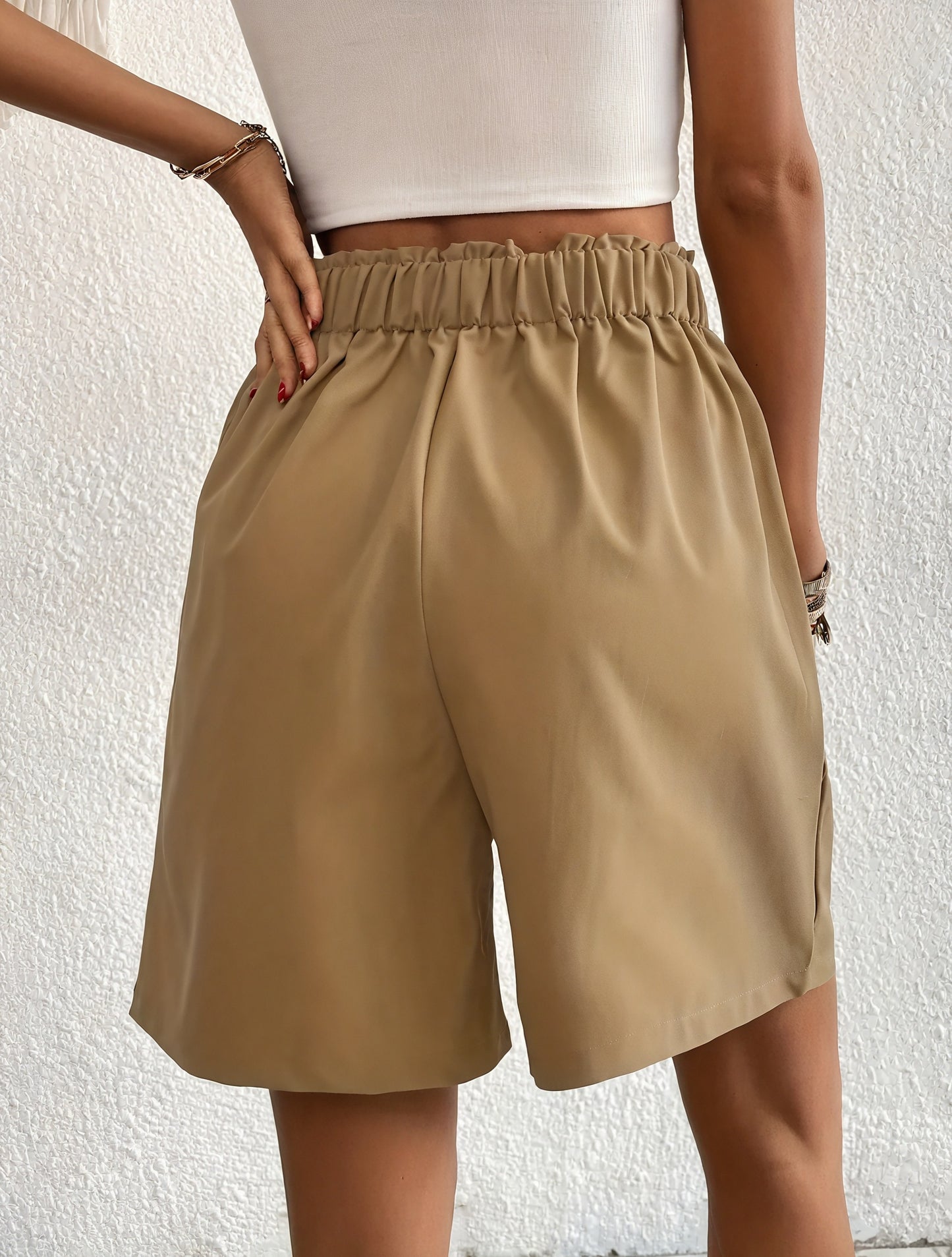 Weite High-Waist Shorts mit Knopfdetail