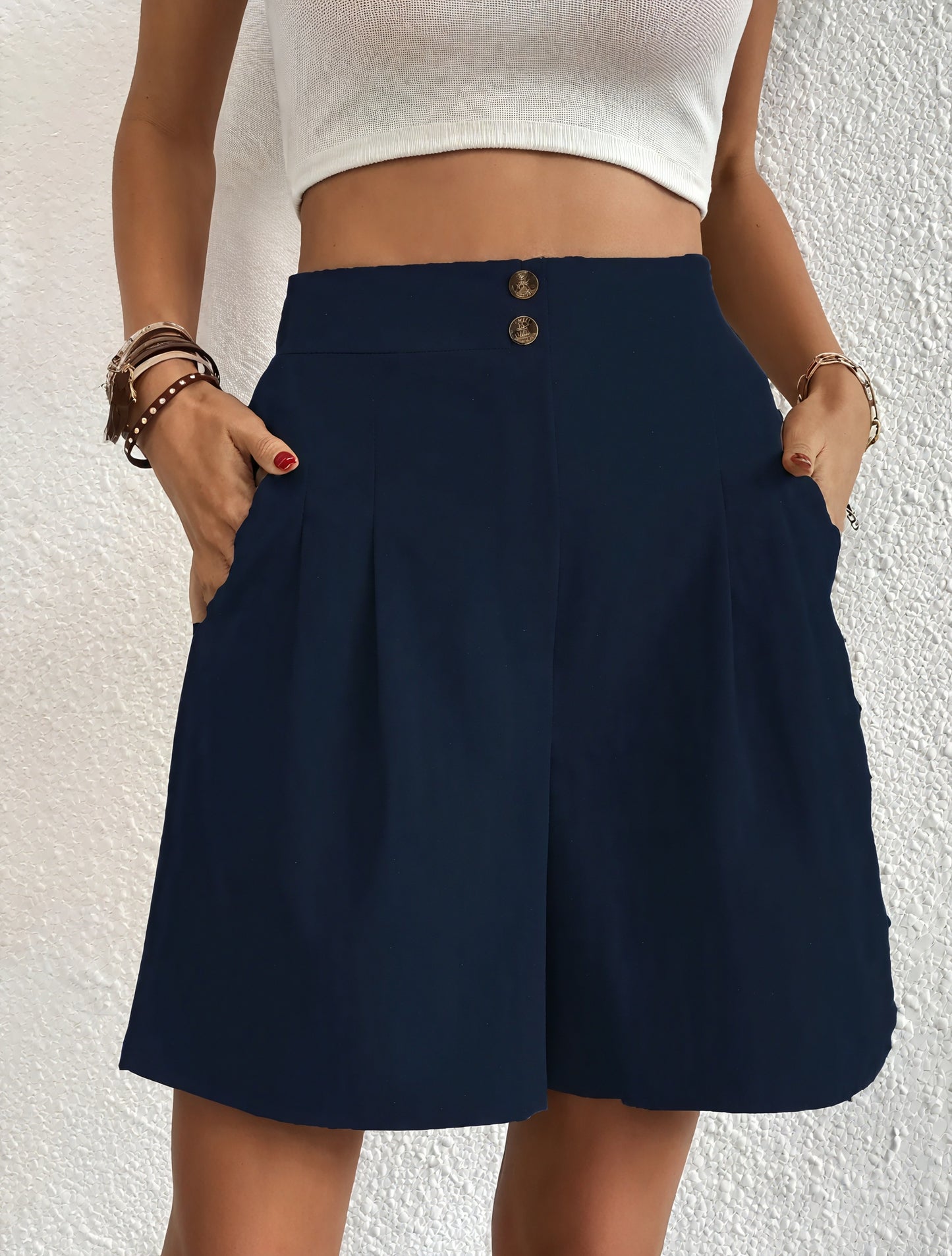 Weite High-Waist Shorts mit Knopfdetail