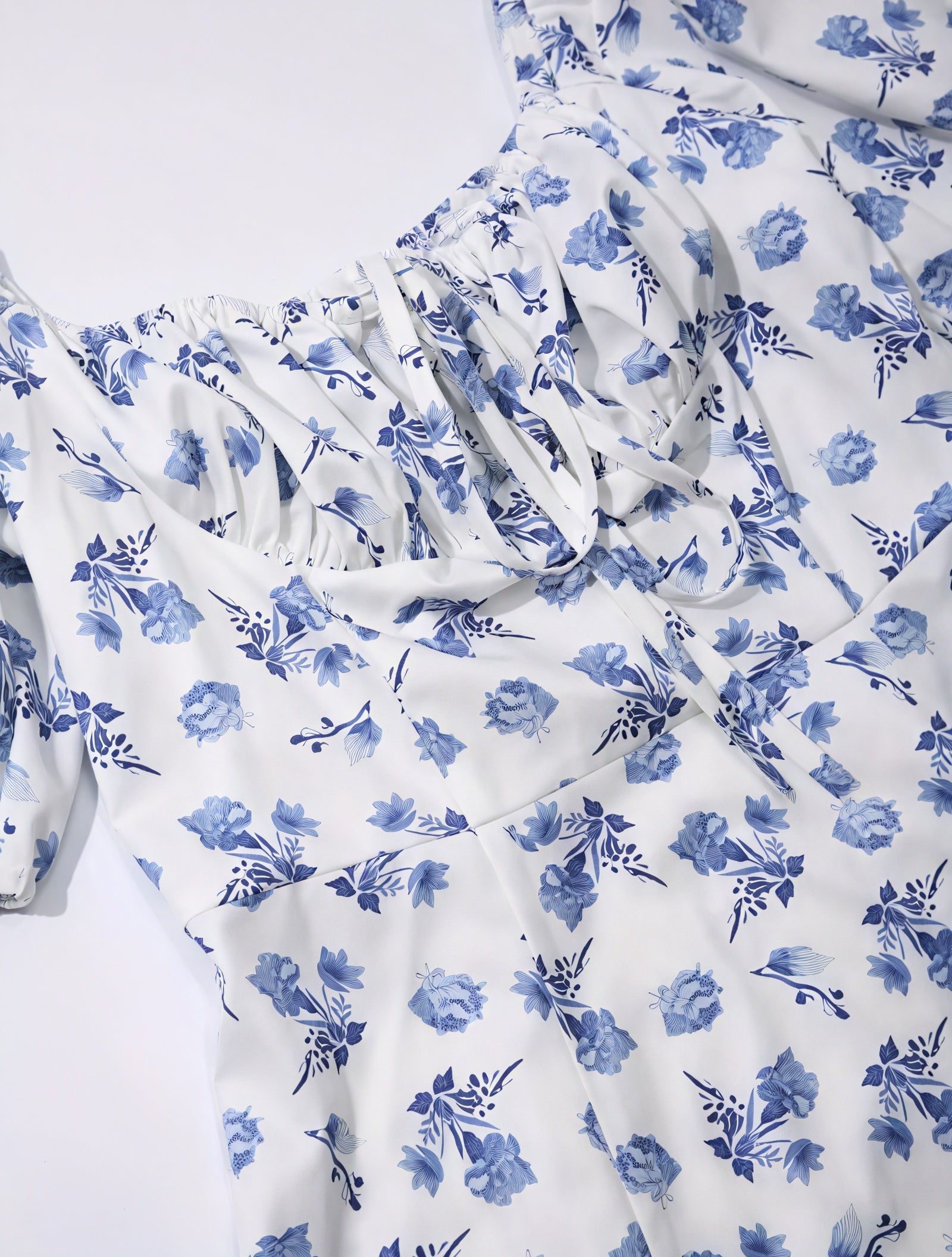 Geblümtes Maxikleid mit eckigem Ausschnitt, Puffärmeln, Bindedetail & hohem Schlitz – Romantischer Sommer-Look-82654-d90599f4-cc87-4652-8f64-ad2a7d636621