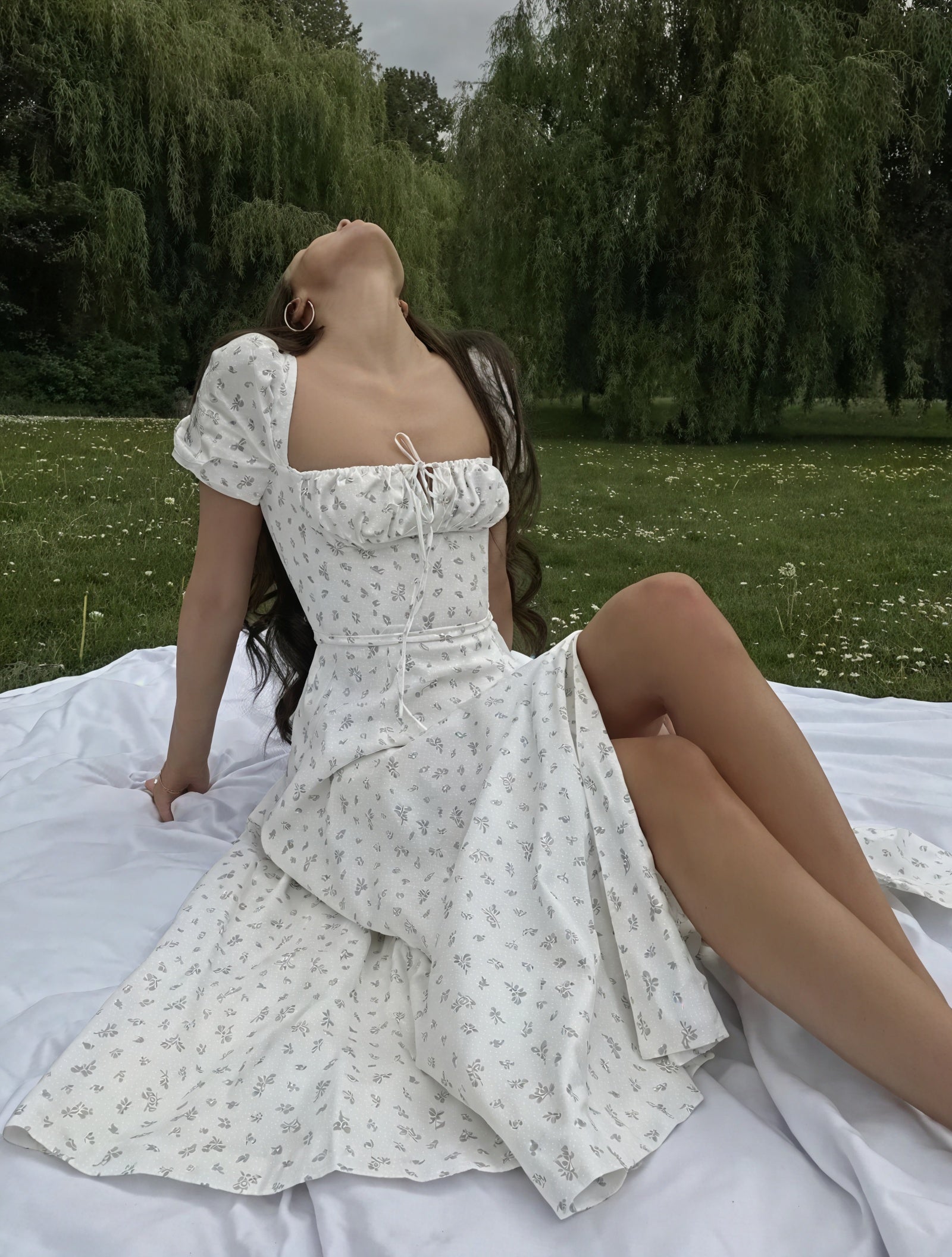 Geblümtes Maxikleid mit eckigem Ausschnitt, Puffärmeln, Bindedetail & hohem Schlitz – Romantischer Sommer-Look-82654-dccc2520-7857-4702-bc86-f3fc7a67be2c