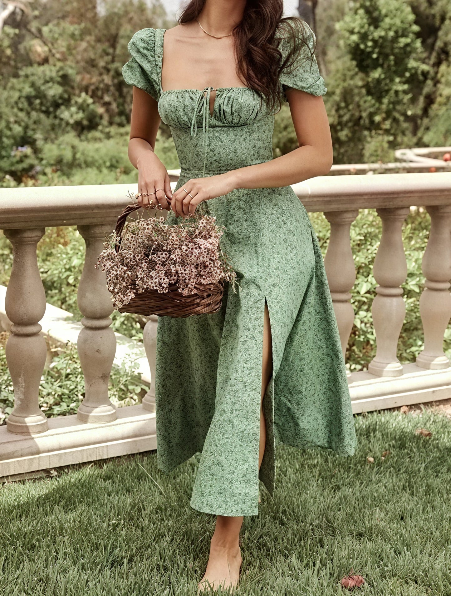 Geblümtes Maxikleid mit eckigem Ausschnitt, Puffärmeln, Bindedetail & hohem Schlitz – Romantischer Sommer-Look-82654-dbb84192-f3d1-47df-add0-14411cdb2540