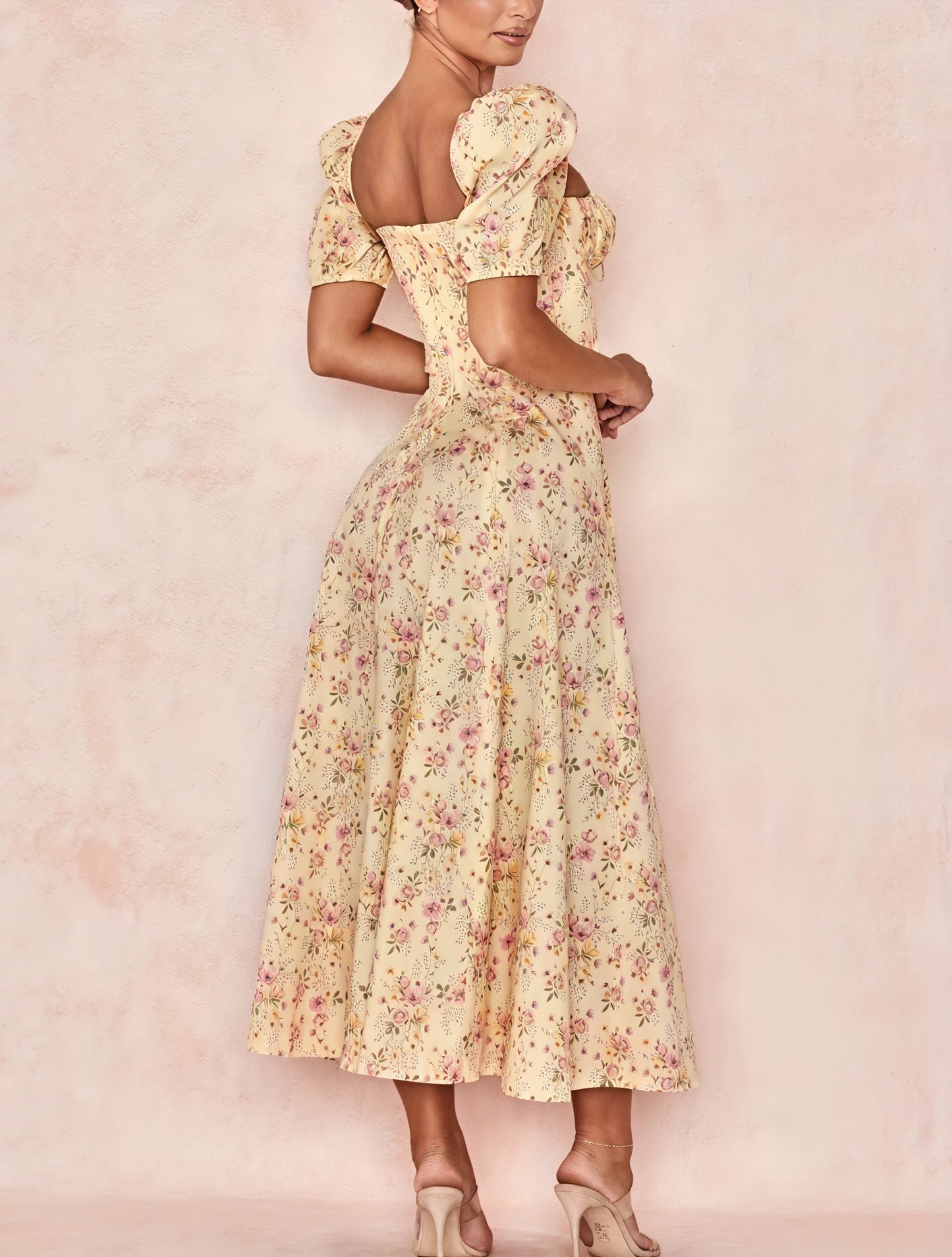 Geblümtes Maxikleid mit eckigem Ausschnitt, Puffärmeln, Bindedetail & hohem Schlitz – Romantischer Sommer-Look-82654-0482daa6-6141-43c5-9c78-f15b2f43083a