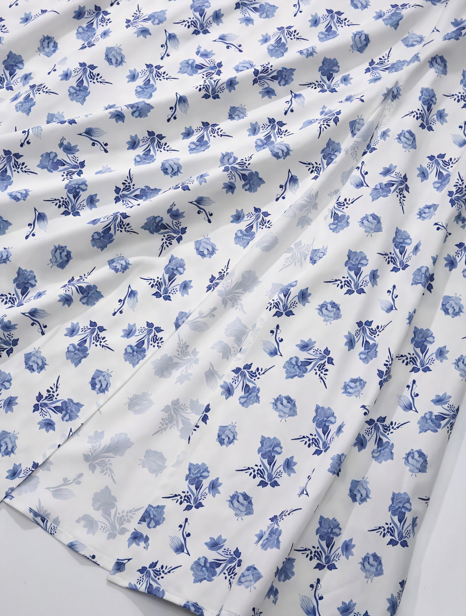 Geblümtes Maxikleid mit eckigem Ausschnitt, Puffärmeln, Bindedetail & hohem Schlitz – Romantischer Sommer-Look-82654-00b987d8-2741-45ca-8dd1-7e029b1f505d