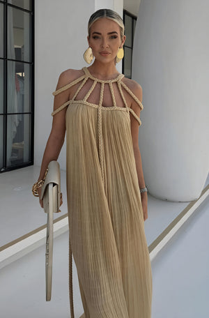 Anmutiges Kleid mit besonderem Detail