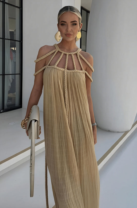 Anmutiges Kleid mit besonderem Detail