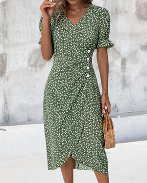 Blütenzartes Kleid mit Wickeldesign