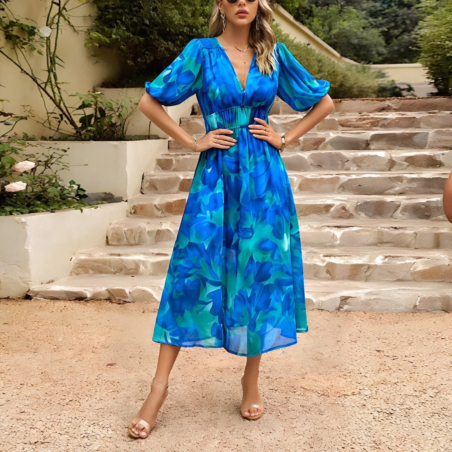 Sommerliches Kleid mit floralem Muster