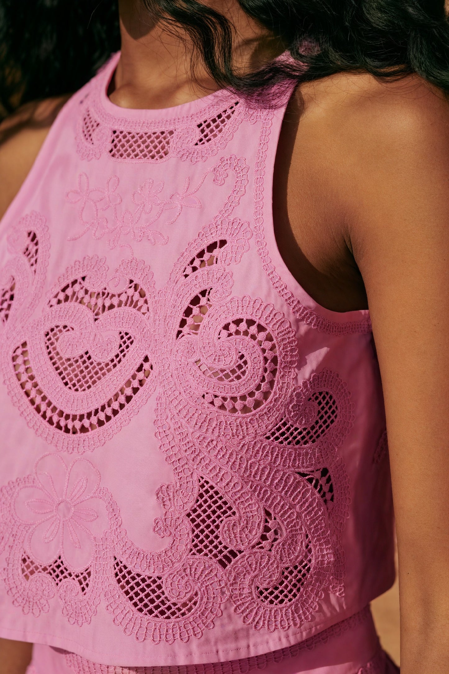 AVA MODA Damen Pinker Zweiteiler – Laser Cut Crop Top & Schlitzrock-83273-efc37e2e-2be7-4ebd-948b-e75027abf476