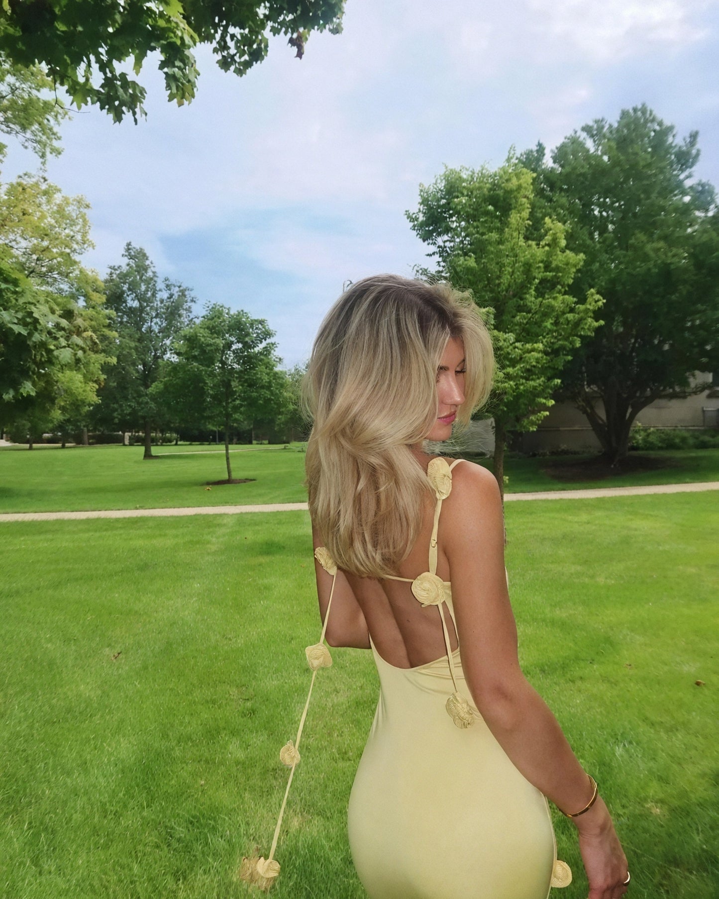 AVA MODA Damen Maxikleid – Rückenfrei mit Blumenriemen, Ärmellos, Elegant-83277-fe1e4029-5597-4e48-ab50-90558fa7c849