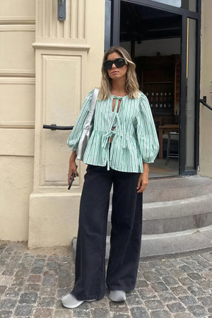Damen Bluse Grün Weiß Gestreift mit Bindedetail und Puffärmeln-83297-da3f2257-0a11-4128-a5cc-087663853bfb