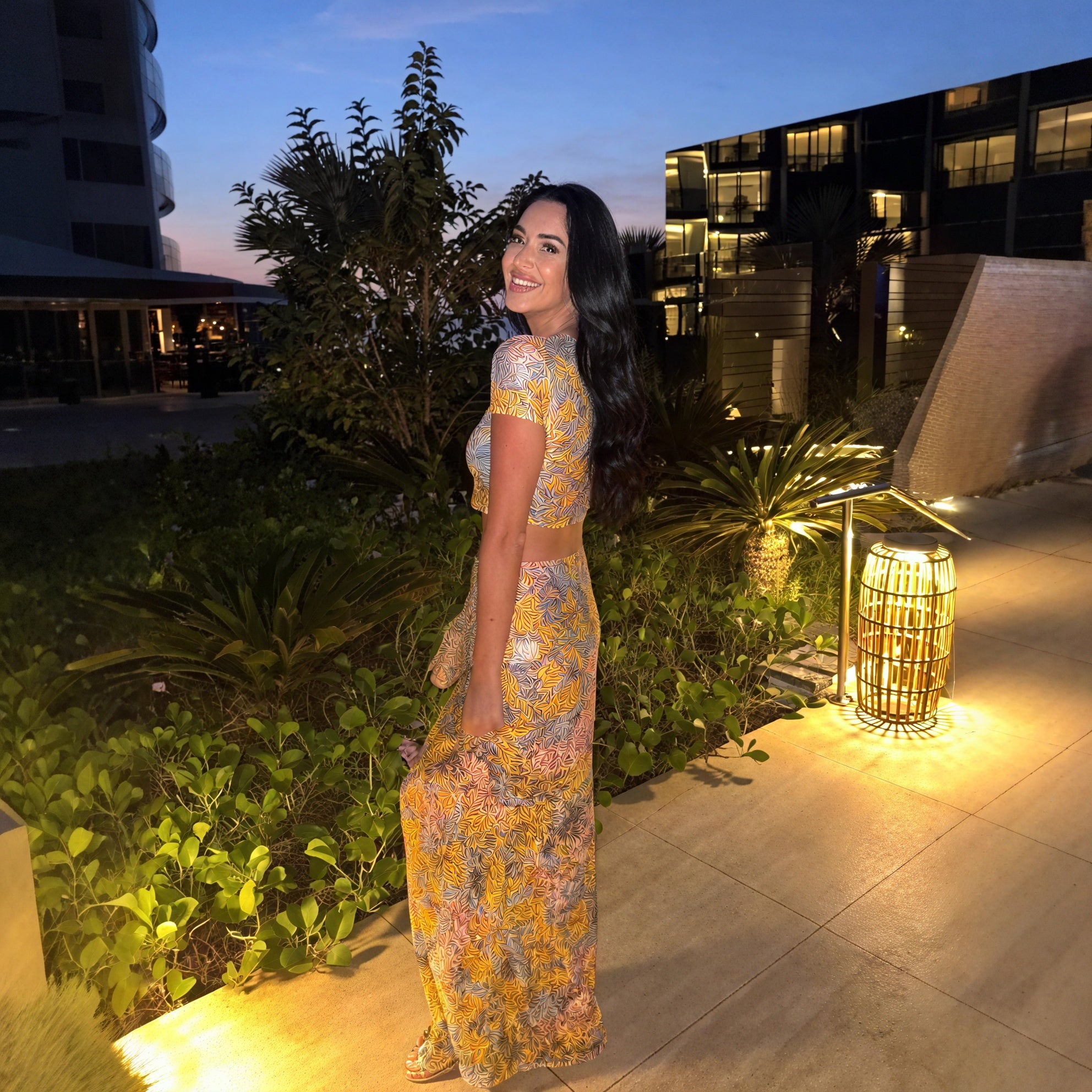 Damen Zweiteiler Set – Blumenprint Crop Top & Fließender Maxirock-83559-298a897d-d632-458c-9cde-7aad8796bb4e