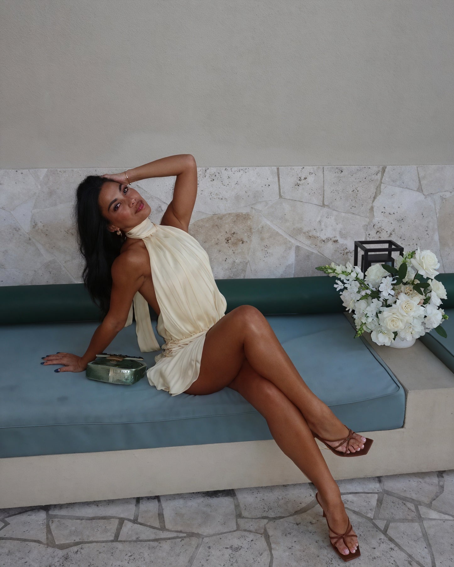 Damen Satin Mini Kleid mit Neckholder und Rüschenrock-83562-a828a445-cebd-4246-9c23-1aa811ca57ea