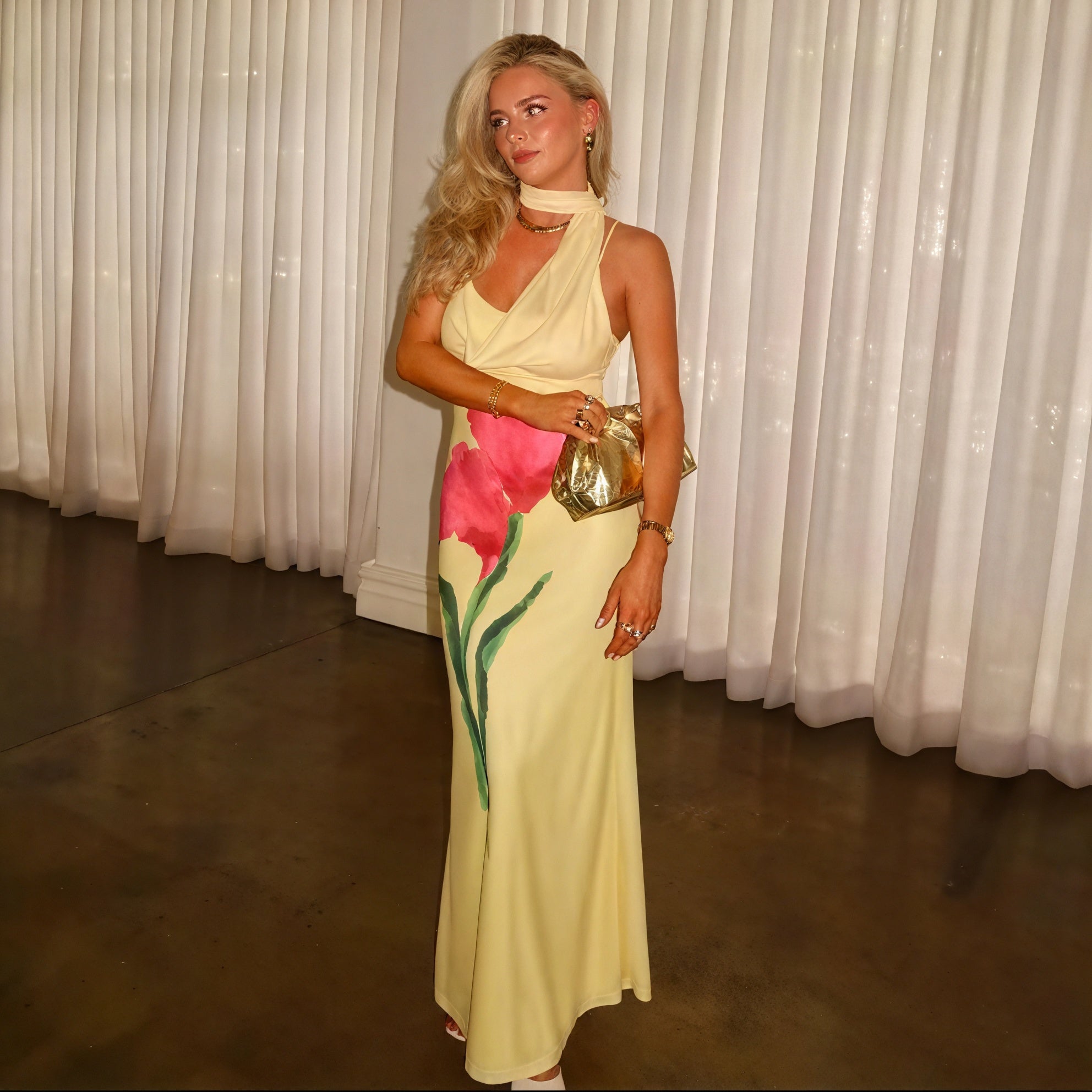 Damen Gelbes Blumen Maxikleid mit Halterneck-83591-6701cd67-b004-4fcb-b030-872bbb64b395