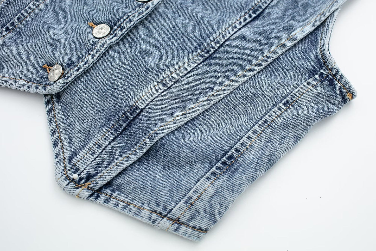 Figurbetonte Jeansweste mit Knopfleiste