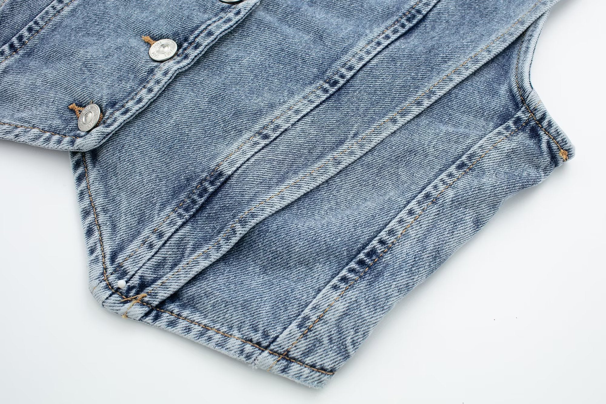 Figurbetonte Jeansweste mit Knopfleiste