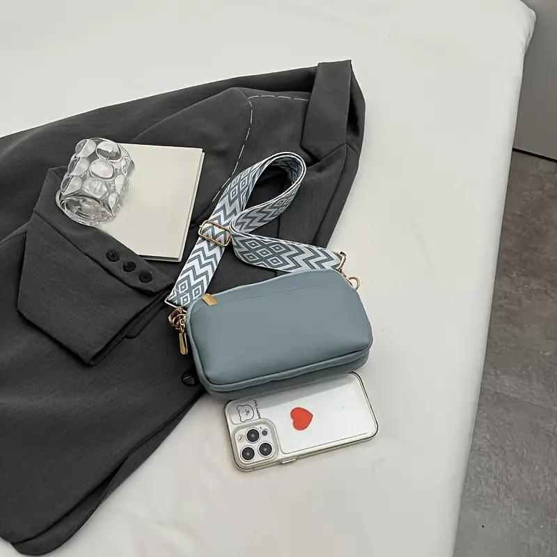 Crossbody Tasche mit Musterriemen & Gold