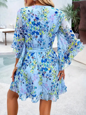 Blumenkleid mit Wickel-Design & Volants