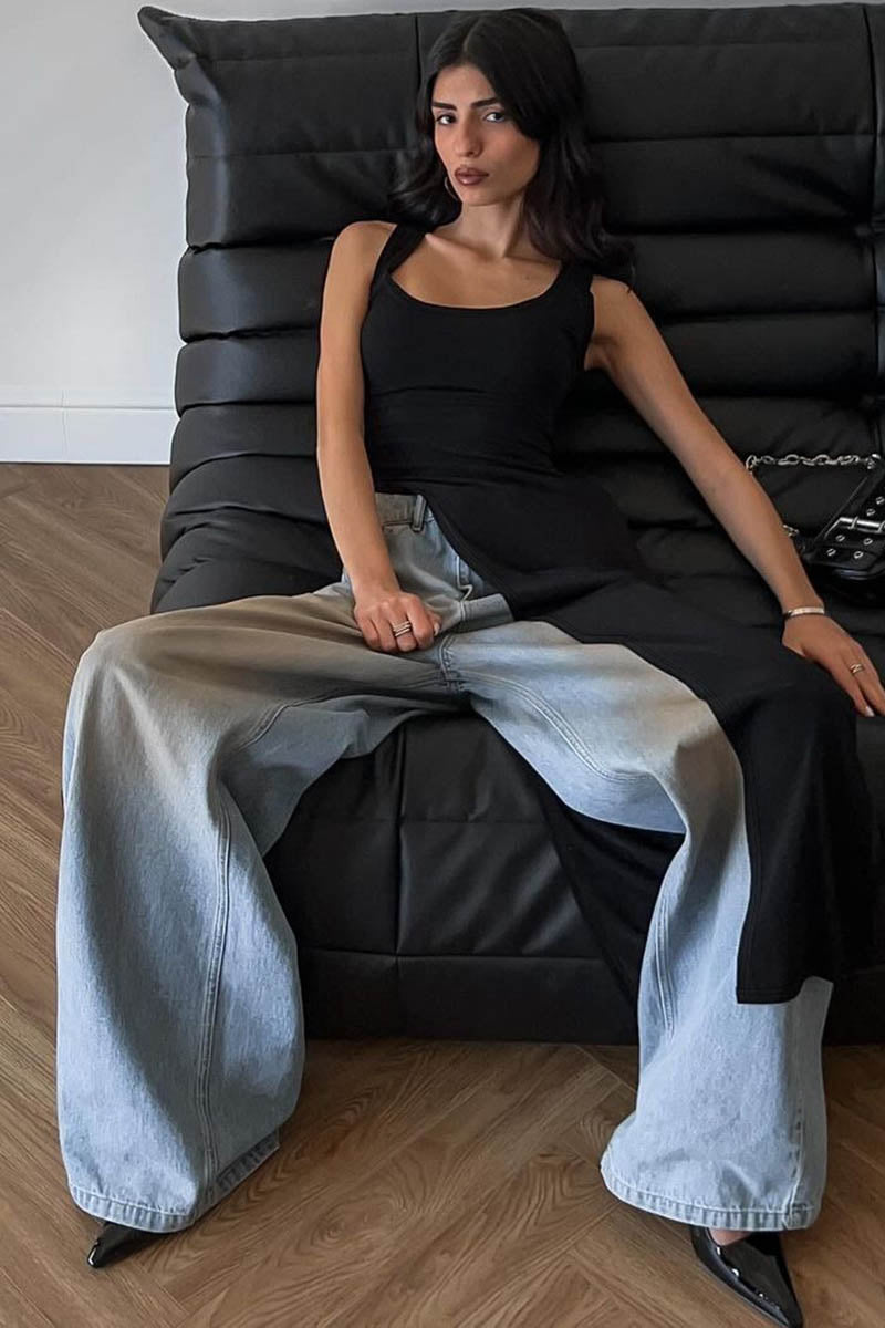 Figurbetontes Top mit hohem Schlitz