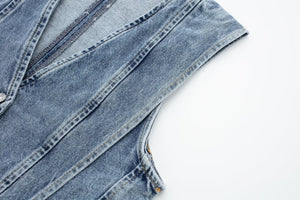 Figurbetonte Jeansweste mit Knopfleiste