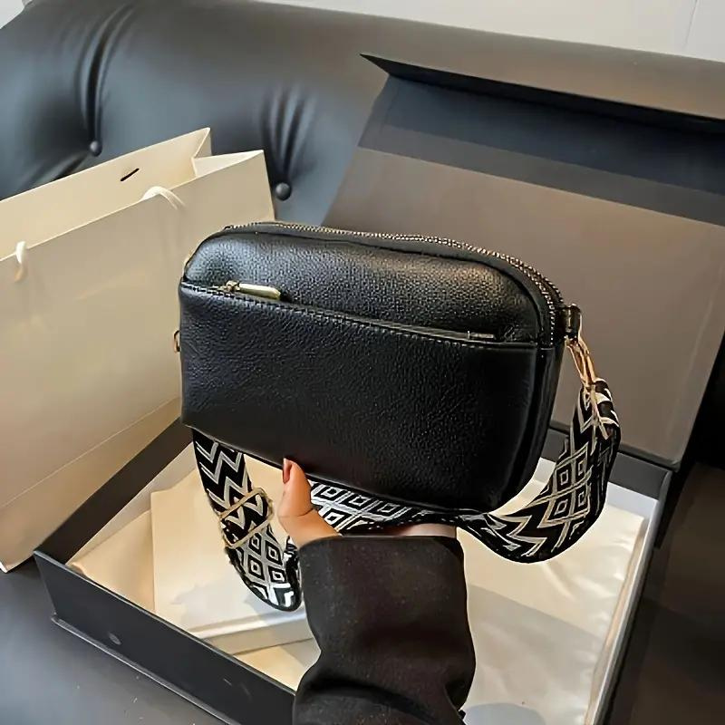 Crossbody Tasche mit Musterriemen & Gold