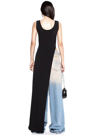 Figurbetontes Top mit hohem Schlitz