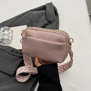 Crossbody Tasche mit Musterriemen & Gold