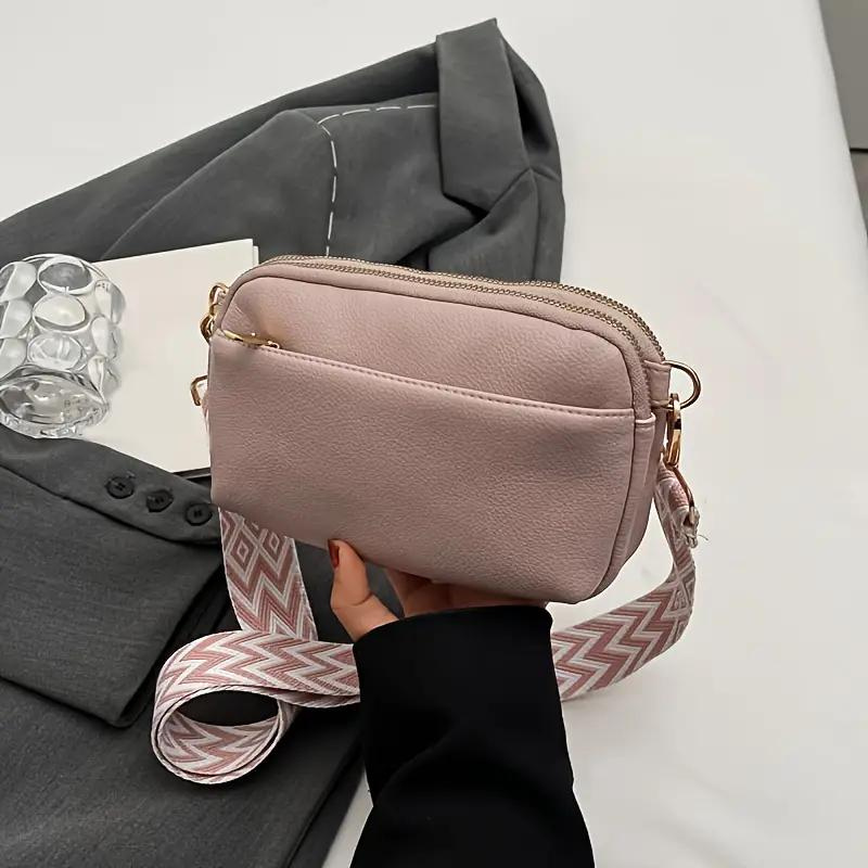 Crossbody Tasche mit Musterriemen & Gold