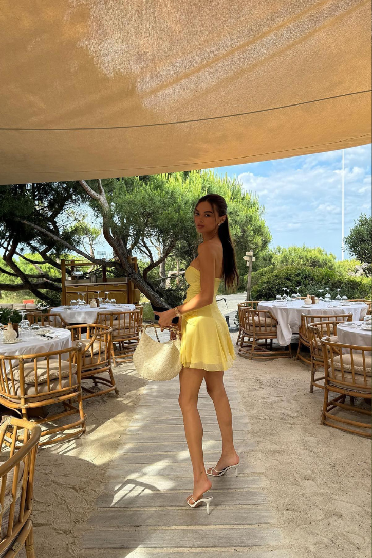 Damen Gelbes Kleid mit Cutout & Transparente Ärmel, Fließender Stoff-83601-ffe4cce6-8161-475c-8a0c-14a0c0b256aa